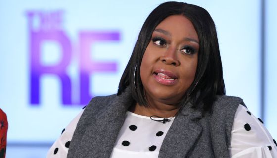  Loni Love Slammed Online After Claiming Black Women “Don’t Know How To Eat”