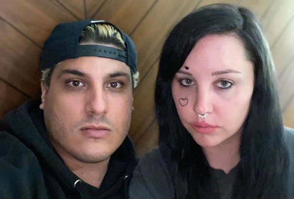  Amanda Bynes’ Fiancé Says They’re Still On And She’s Not Ordered To A Psychiatric Facility