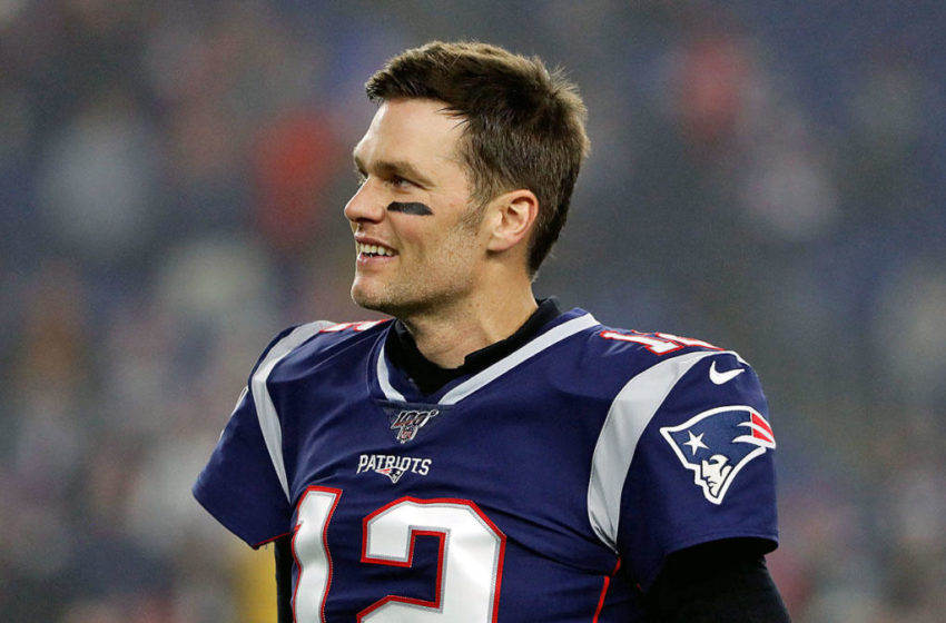  Tom Brady Leaves Patriots After 20 Seasons, Signs With Buccaneers