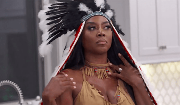  Kenya Moore Denies Appropriating Native Americans After “Warrior Princess” Costume Blacklash