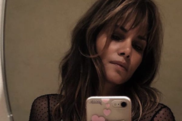  Halle Berry Blames COVID For Avoiding Fans, But Is Maskless At Crowded Movie Premiere
