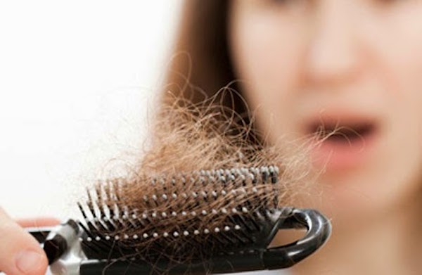 Many Women Are Reporting Serious Hair Loss As A Long Term COVID Side Effect