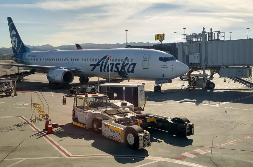  Alaska Airlines Flight Delayed After Two Pilots Refused To Fly Together Over A ‘Professional Disagreement’  