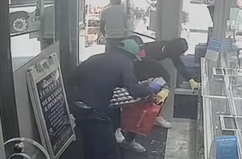  Four Men Robbed Store Of More Than $2 Million Worth Of Jewelry Within 30 Seconds