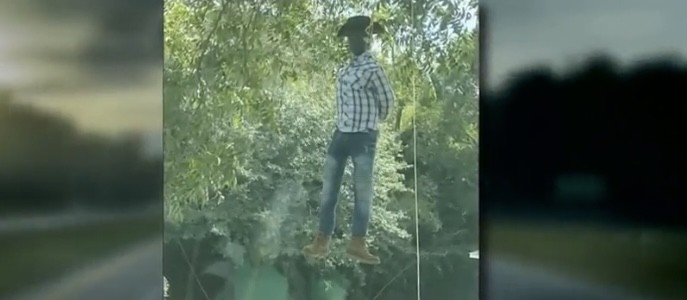  Halloween Decoration That Depicts Man Hanging From A Tree Sparks Outrage From The Community
