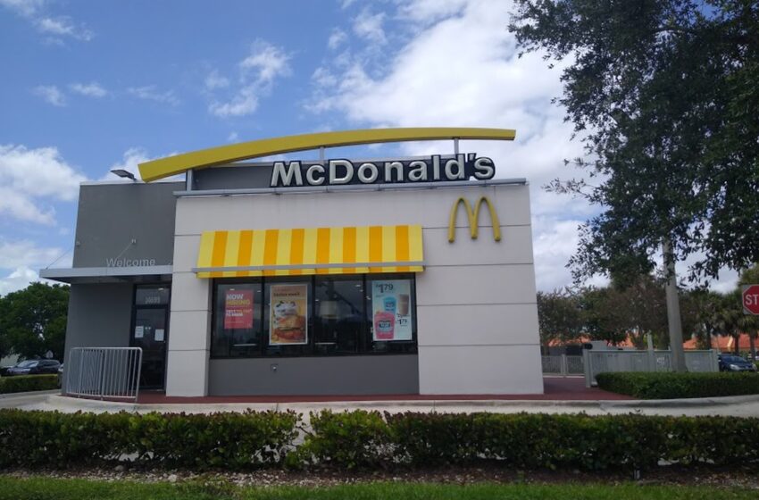  McDonald’s Employees Deliver Baby Girl After Mom Goes Into Labor In Restaurant Bathroom